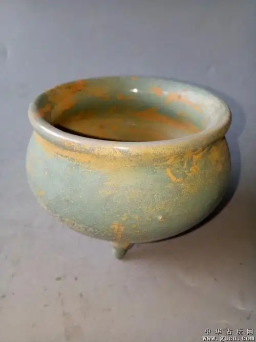 乡下收到的宋代汝窑三足老瓷香炉
