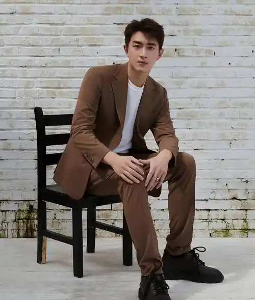 "漂亮的身材差,丑的身材好"这些明星的脸和身材反差