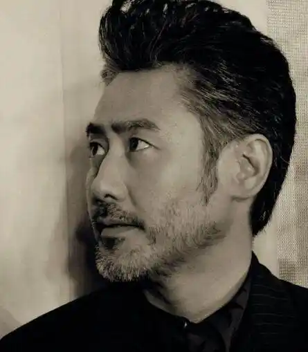 而我们的基因中来自于古代的那段,依然告诉我们胡子是成熟男人的标志