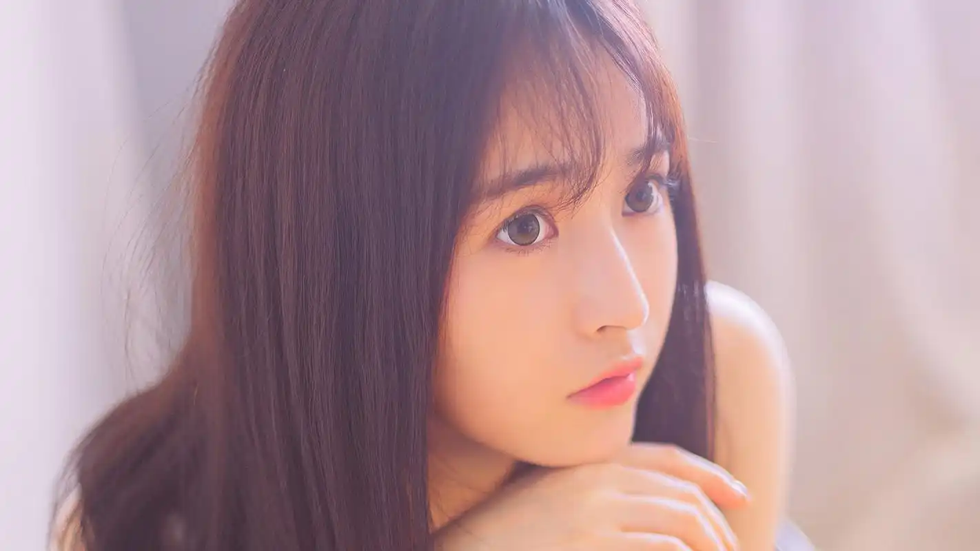 清纯养眼治愈系美女居家写真桌面壁纸