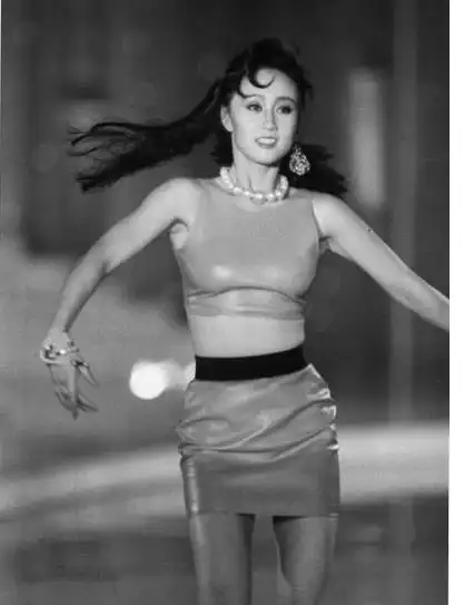 利智竞选亚洲小姐照片曝光身材傲人难怪李连杰因为她离婚