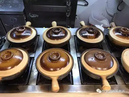 伙食团每周厨房靓虾皇煲仔饭