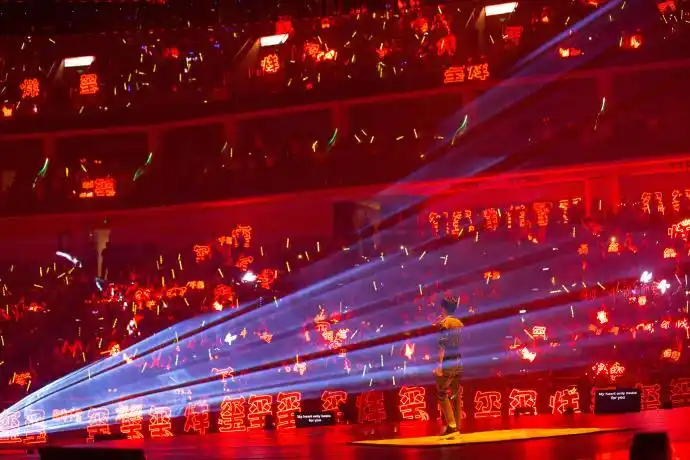 国内很少有的猖狂红海,千纸鹤们又给易烊千玺长脸了