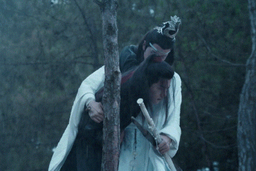 肖战王一博戏里担心戏外甜蜜搂住的画面被删减难怪切镜头了