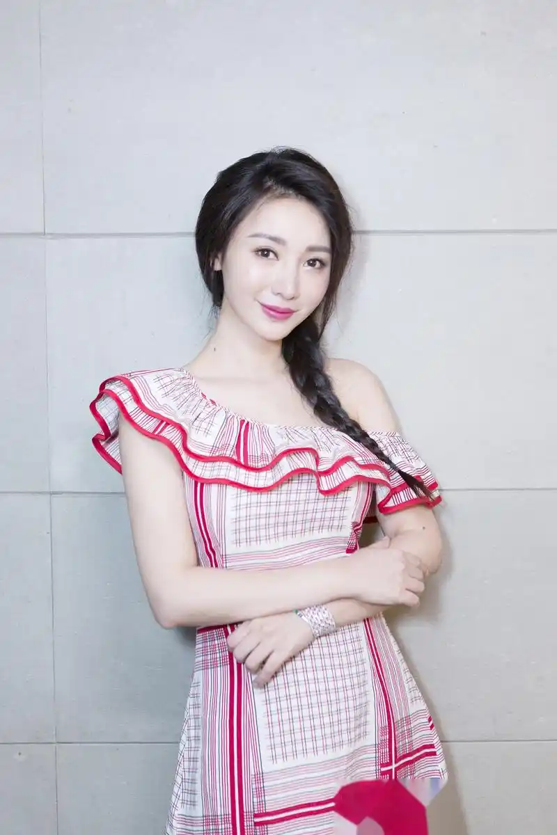 即将在7月13日上映的电影《墨多多谜境冒险》中,柳