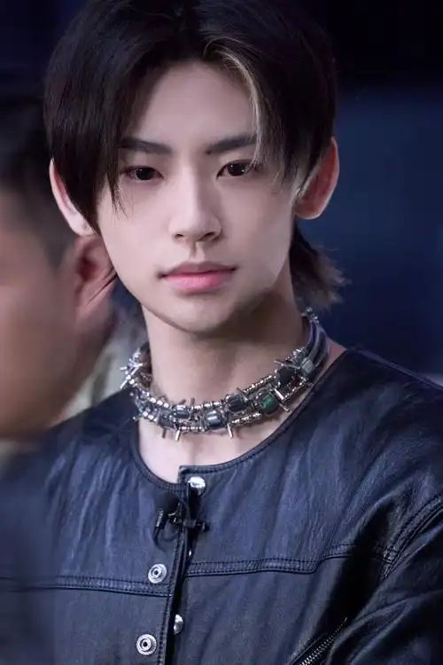 小鬼王琳凯超话#说唱梦工厂#参观开放日现场图掉落!