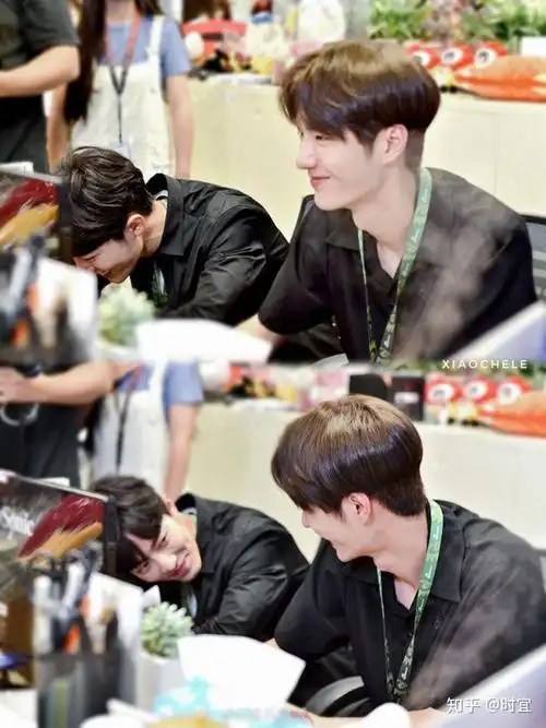 王一博和肖战关系到底怎么样?