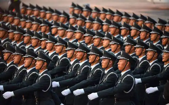 阅兵式上兵哥哥帅破天际,被称为军装男神的他们哪个最具军人风采