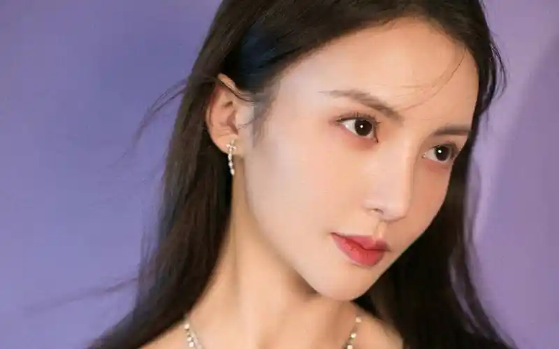 隐瞒了我们14年!原来金晨的亲生父亲竟是他,难怪女儿能大红大紫