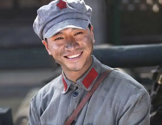 何晟铭,张逗逗,张志坚等领衔主演的电视剧《桐柏英雄》正值热拍