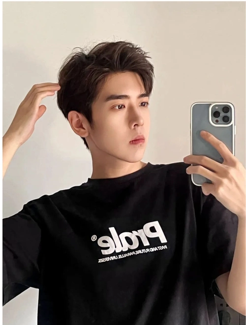 都想让自己清凉一些,今年夏天这些男士发型都特别的火,清凉还精神