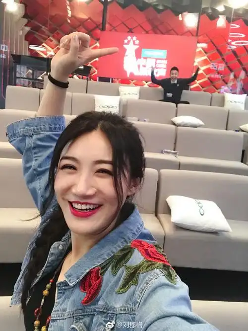 刘郡格因《中国好声音》走红,却没想到她和梁博还有关系