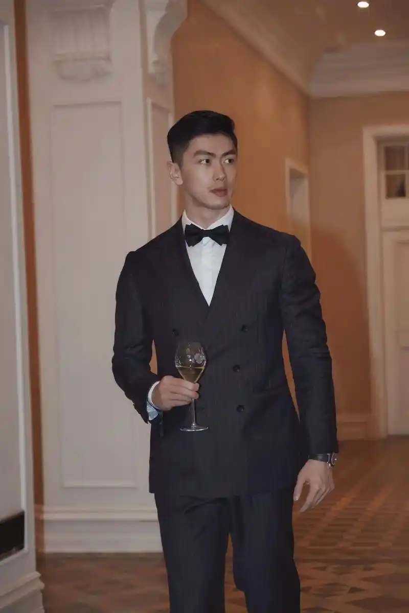 老钱风.#男人就要穿西装 #西装杀 #成熟稳重高级感型男穿搭 - 抖音