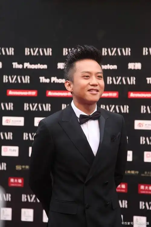 大姐患癌父亲尿毒症为赚钱拼命拍戏拍到尿血邓超经历过什么