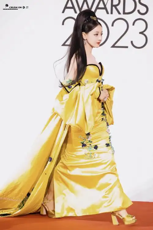 迪丽热巴双马尾麻花辫##迪丽热巴花团锦簇复古造型##elle红毯##实典