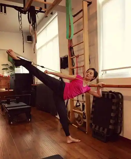 赵丽颖,罕见秀出自己"健身照",网友:肱二头肌很爷们_运动_锻炼_甄嬛