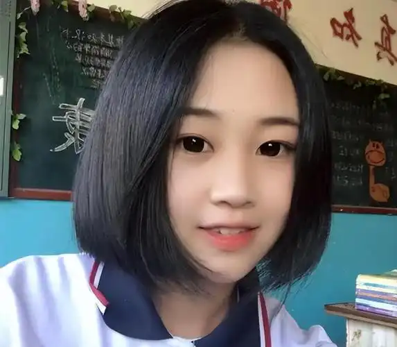 初中女生自认为好看行为,不只两条鲶鱼须一种,第四个让人难理解