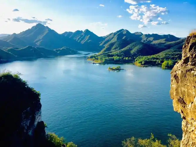 河北雄伟壮丽的太行山脉秀丽风光!如诗如画的易水湖畔之天然画卷!