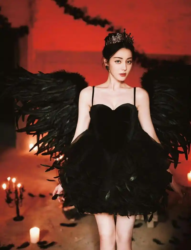 迪丽热巴# #开始推理吧# #迪丽热巴黑天鹅造型