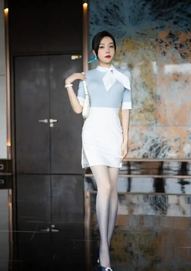 性感穿搭,白色包臀裙搭配肉丝高跟鞋#性感美腿# #美女# #时尚穿搭