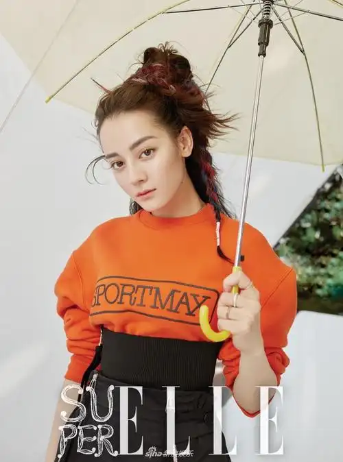 迪丽热巴杂志创刊号封面曝光 古灵精怪趣味十足_明星写真_图集_电影网