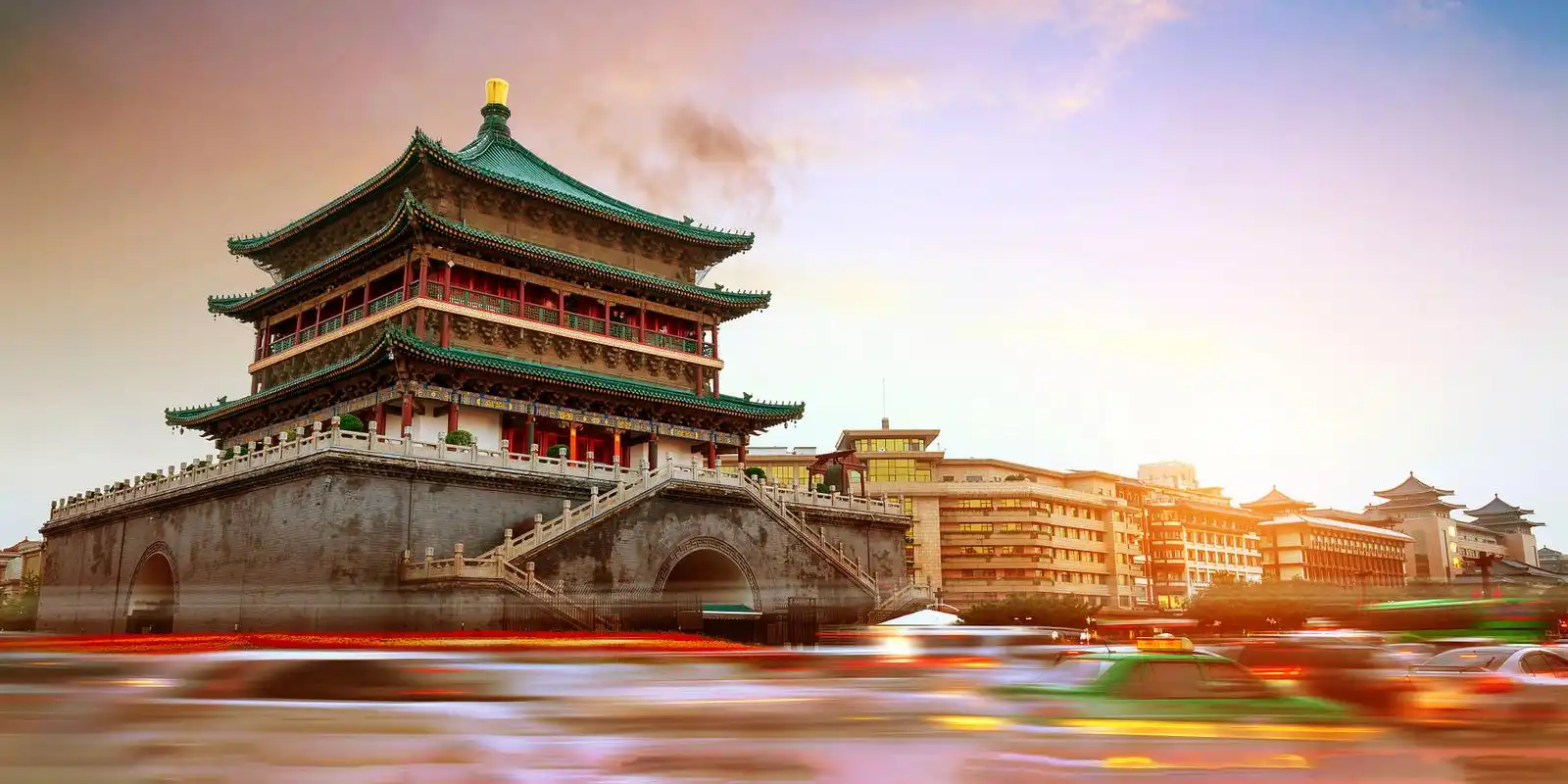 西安的地标建筑之一,也是古代中国最大的钟楼鼓楼建筑群,被称为"东方