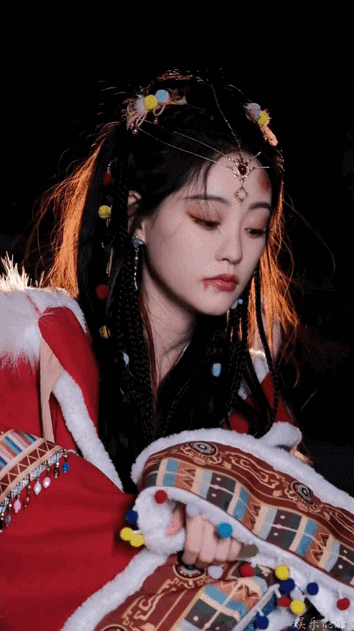 祝绪丹红衣古装造型