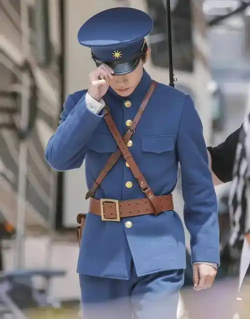 易烊千玺军装照,好a一男的!