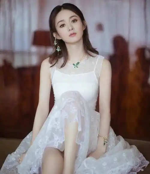 赵丽颖李冰冰同框比美!头裹毛巾素颜出镜,俩美女现在都是单身!