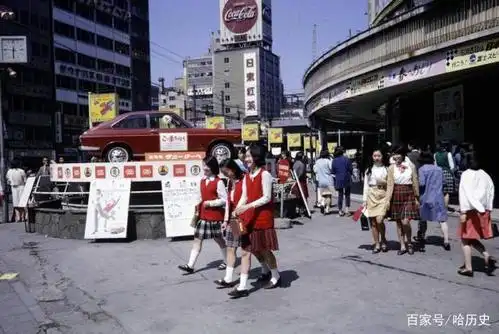 老照片:1960-70年代日本东京,女生穿着时尚,银座街区繁华异常