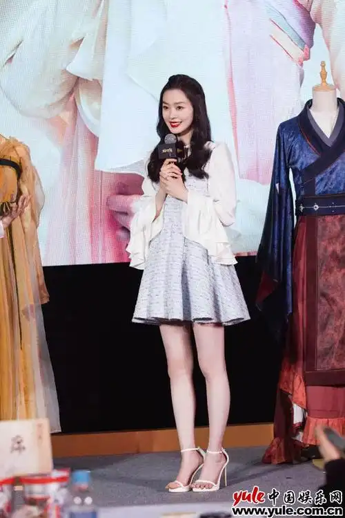 宋轶簪花会全身照