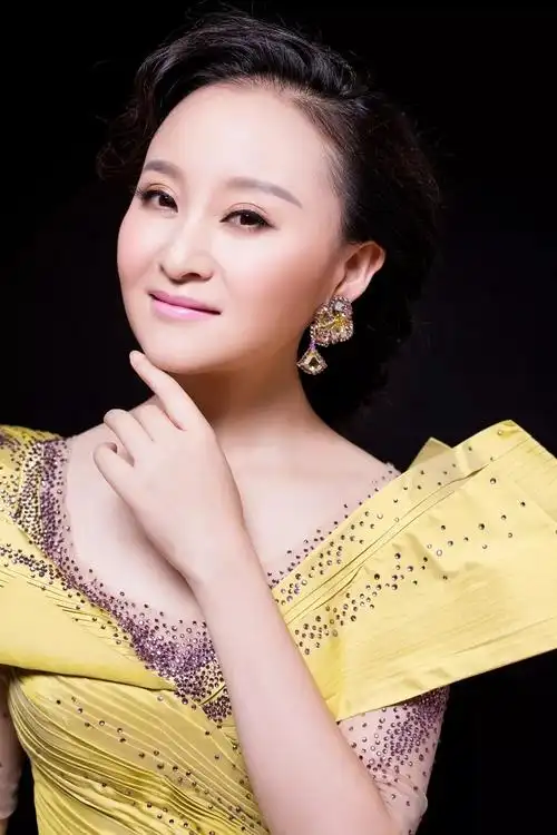 旅美女高音歌唱家,浙江音乐学院声乐歌剧系美声演唱方向硕士研究生