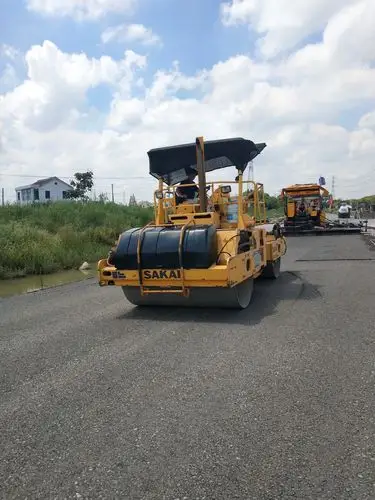 1.锦丰互通fk0 250—fk0 114,lk0 577—lk0 540匝道路基摊铺碾压