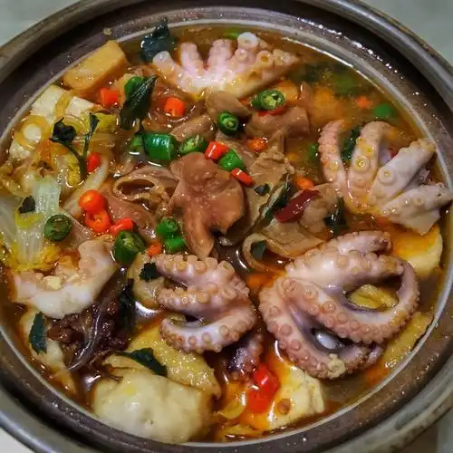 我超爱的海鲜大肠砂锅的做法