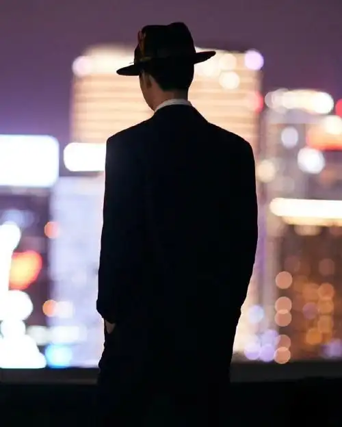 电影无名网播定档#wyb#王一博电影无名#演员王一博的背影,诉说着截然