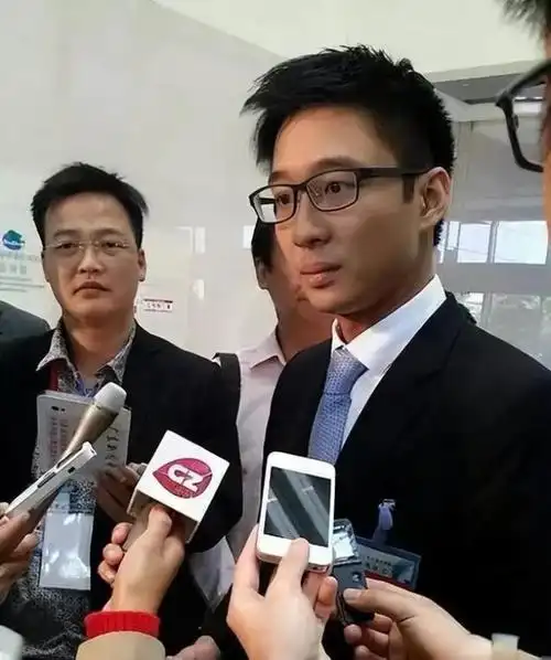 霍启山追李盈盈能成功么?