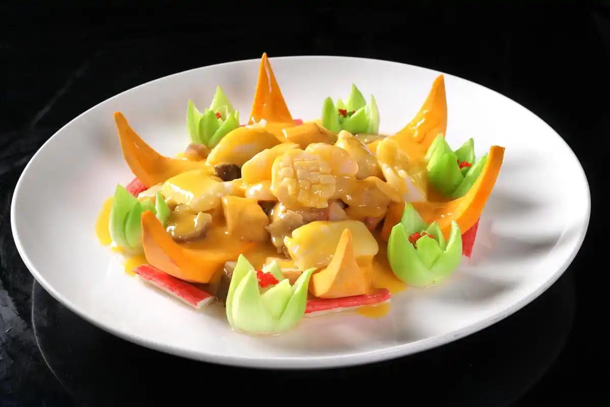 金汤海味烩金瓜蛊,精致的菜品