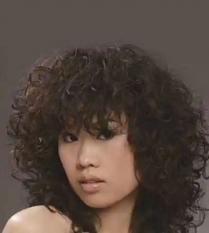 女人味短发烟花烫发型图片