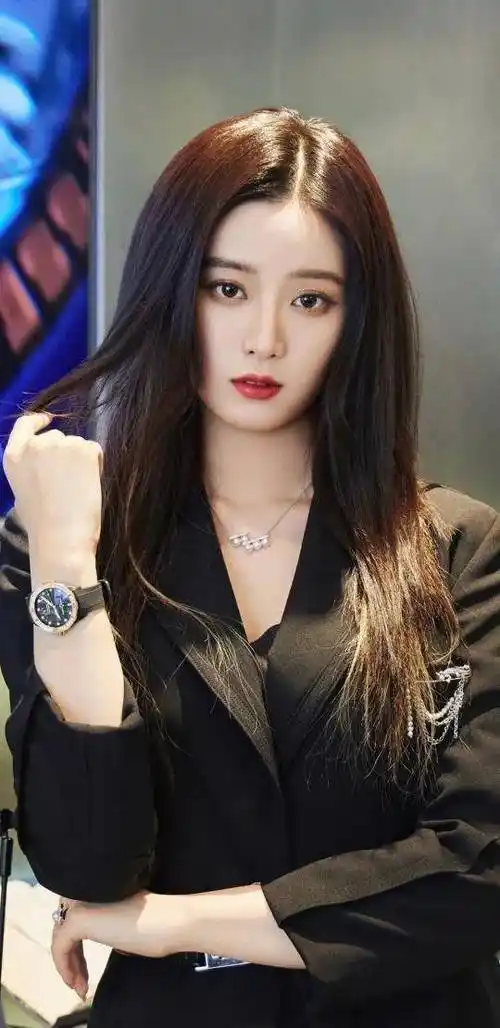 表面上是小演员,其实是经纪公司大老板,这些明星个个