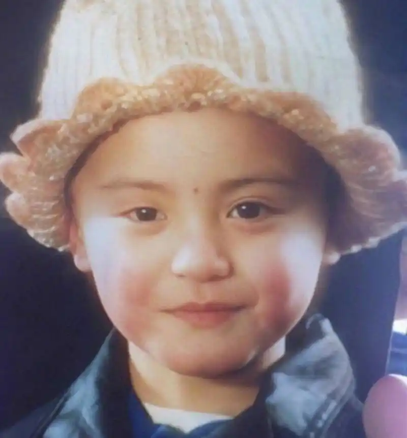 马天宇晒出自己的童年照,原来小时候他的眼皮是一单一双的