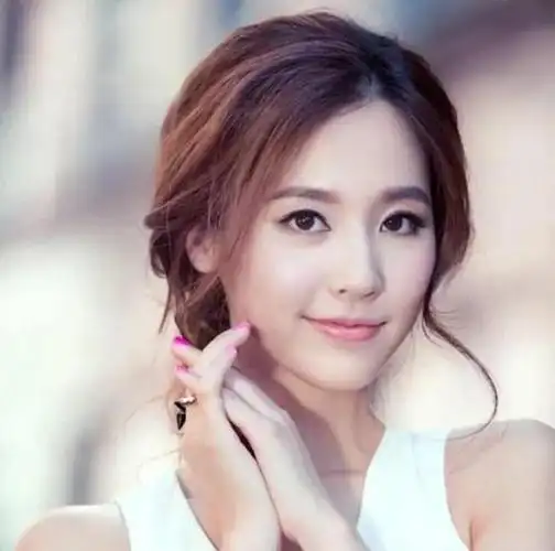 演员吴佳尼与大21岁马景涛结婚,离婚后独自带孩子,如今她怎样了