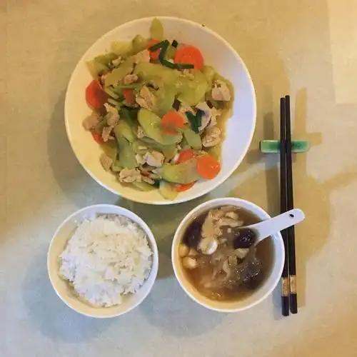 林寳娜做的一个人吃饭