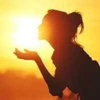 女生阳光积极向上的微信头像【点击鼠标右键下载】