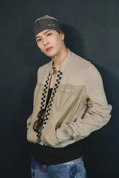 essentials王嘉尔jacksonwang