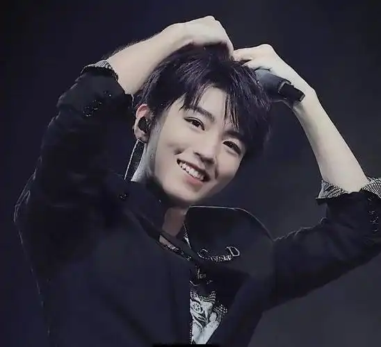 比心方式千千万都太太太太可爱了吧