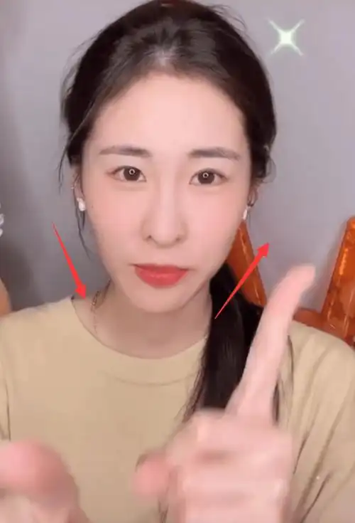 张碧晨被质疑整容,素颜与化妆后判若两人,脸歪鼻孔太怪异