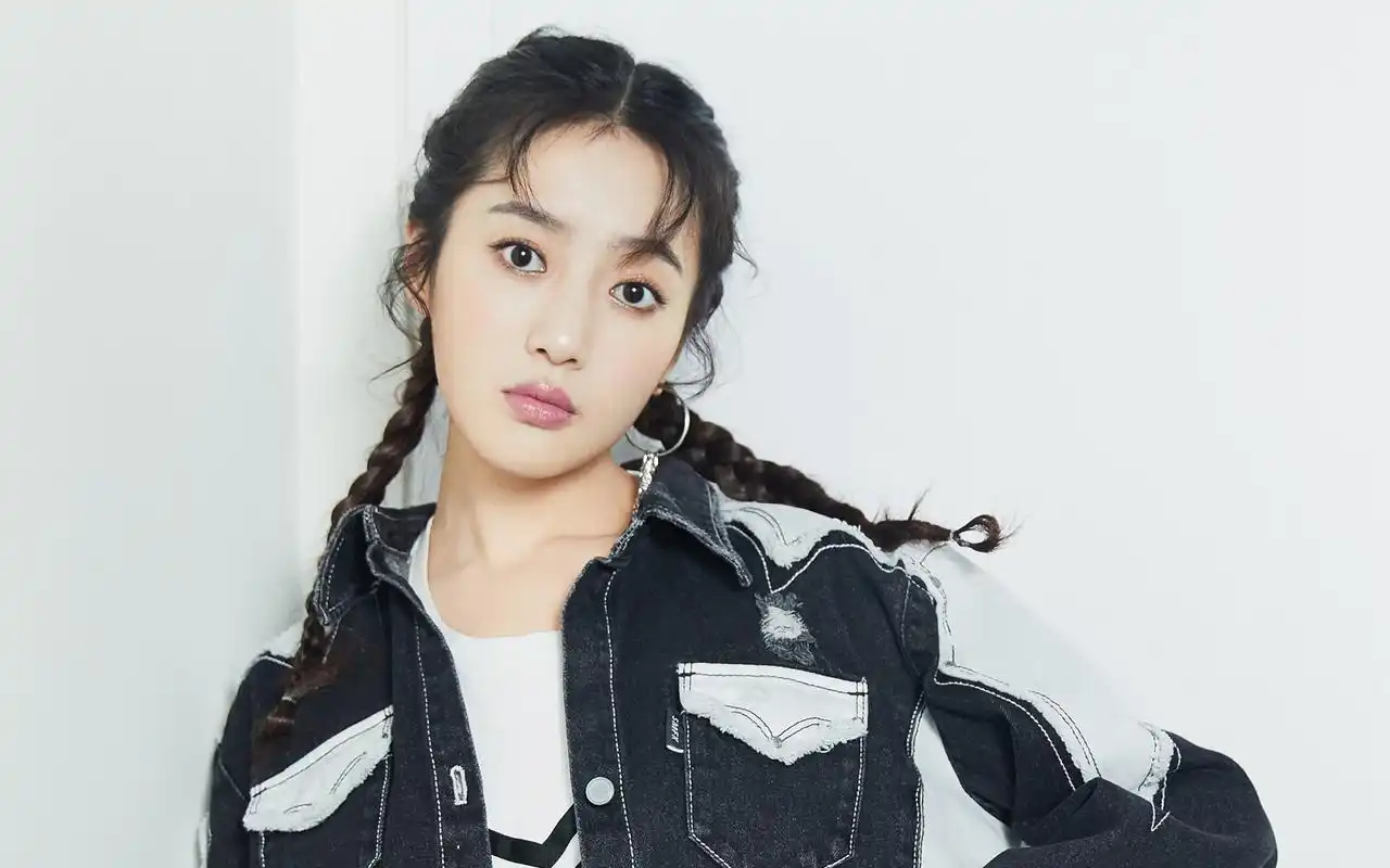 王梓薇时尚写真高清桌面壁纸