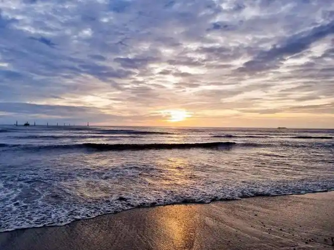 哦说不定他会让你把烦恼暂时忘掉98#马来西亚   #日落  #海边日落