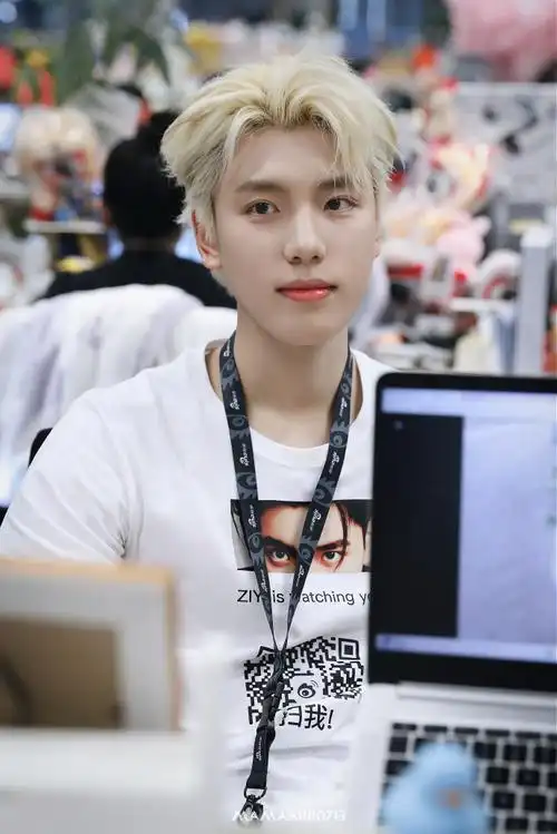 王子异[超话]##王子异新浪扫楼##今日星拍放送##王子异怼脸生图