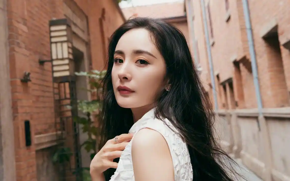 杨幂优雅迷人桌面壁纸-美女壁纸-高清美女图片-第6图-娟娟壁纸